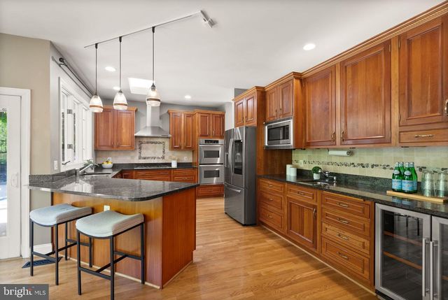 5033 HUNTWOOD MANOR DR, Fairfax, VA 22030