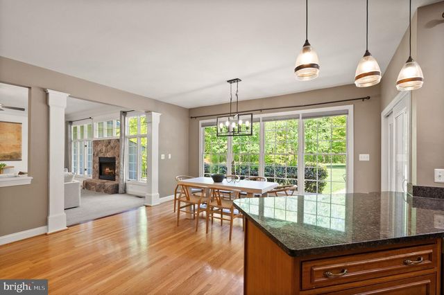 5033 HUNTWOOD MANOR DR, Fairfax, VA 22030