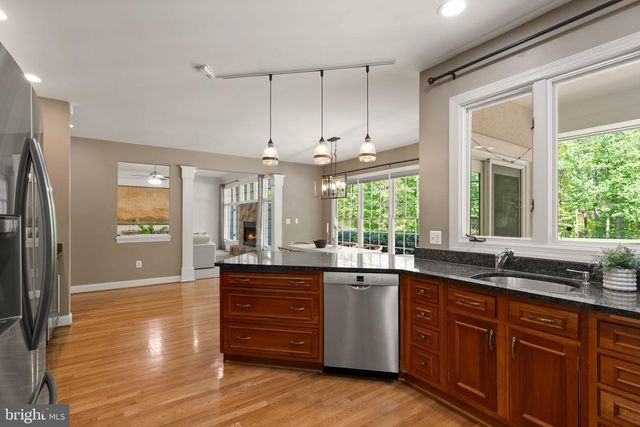 5033 HUNTWOOD MANOR DR, Fairfax, VA 22030