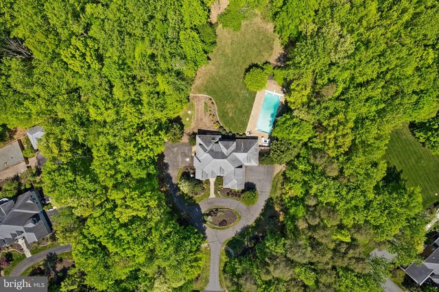 5033 HUNTWOOD MANOR DR, Fairfax, VA 22030