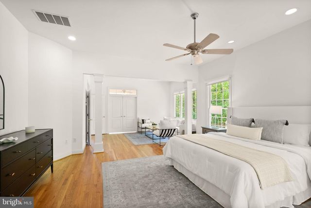 5033 HUNTWOOD MANOR DR, Fairfax, VA 22030
