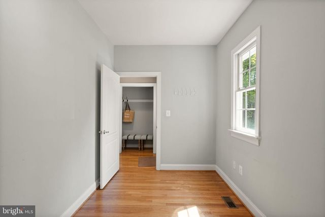 5033 HUNTWOOD MANOR DR, Fairfax, VA 22030