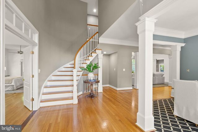 5033 HUNTWOOD MANOR DR, Fairfax, VA 22030