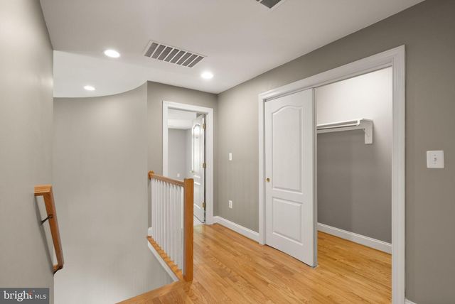 5033 HUNTWOOD MANOR DR, Fairfax, VA 22030