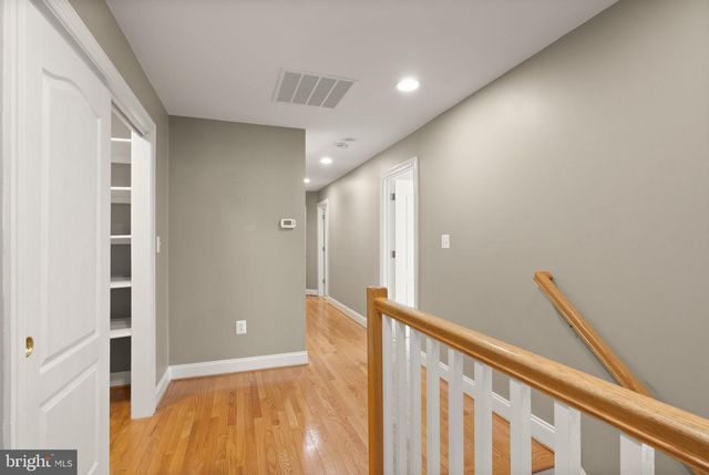 5033 HUNTWOOD MANOR DR, Fairfax, VA 22030