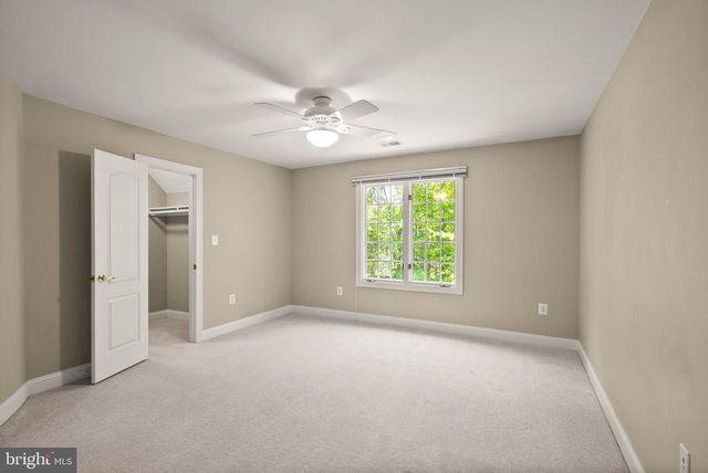 5033 HUNTWOOD MANOR DR, Fairfax, VA 22030