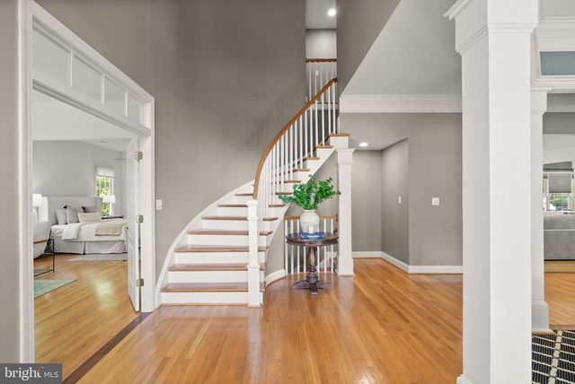 5033 HUNTWOOD MANOR DR, Fairfax, VA 22030