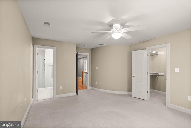 5033 HUNTWOOD MANOR DR, Fairfax, VA 22030