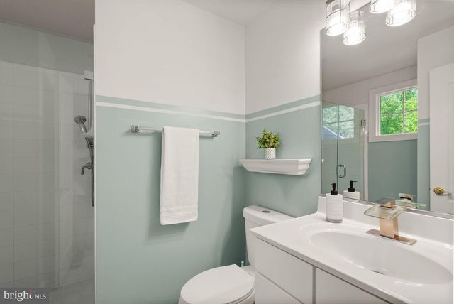 5033 HUNTWOOD MANOR DR, Fairfax, VA 22030