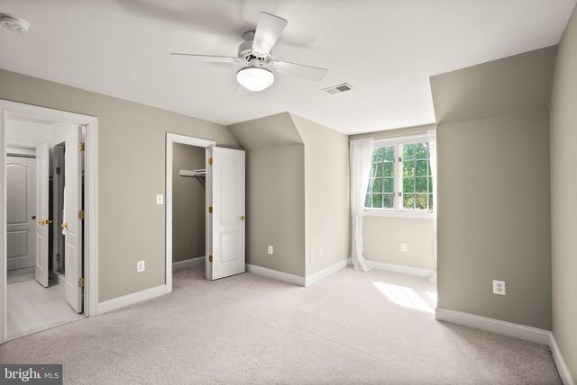 5033 HUNTWOOD MANOR DR, Fairfax, VA 22030