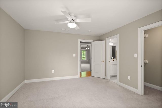 5033 HUNTWOOD MANOR DR, Fairfax, VA 22030