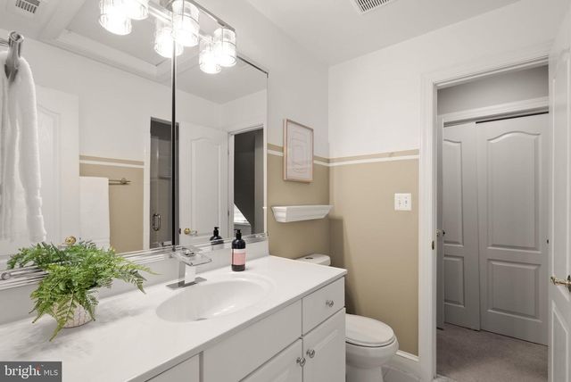 5033 HUNTWOOD MANOR DR, Fairfax, VA 22030