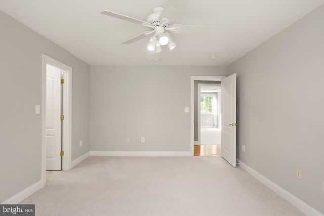 5033 HUNTWOOD MANOR DR, Fairfax, VA 22030