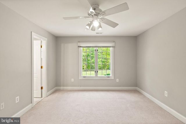 5033 HUNTWOOD MANOR DR, Fairfax, VA 22030