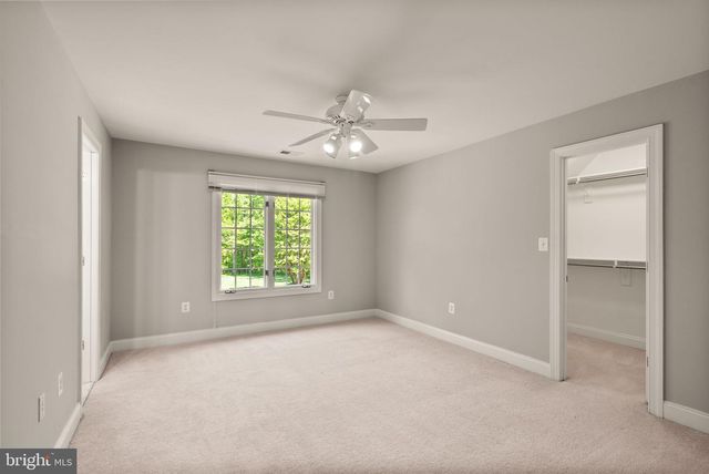 5033 HUNTWOOD MANOR DR, Fairfax, VA 22030