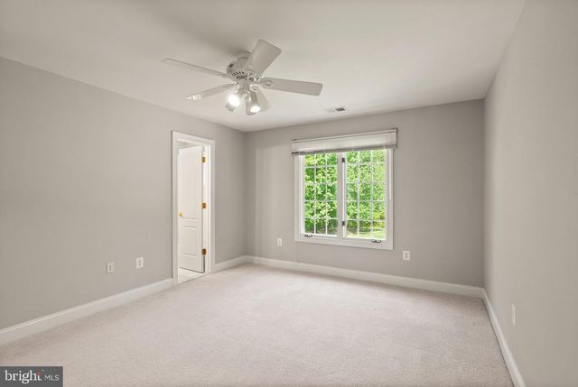 5033 HUNTWOOD MANOR DR, Fairfax, VA 22030