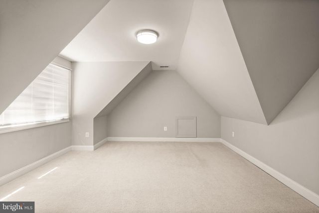 5033 HUNTWOOD MANOR DR, Fairfax, VA 22030