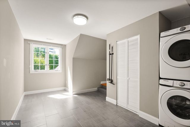 5033 HUNTWOOD MANOR DR, Fairfax, VA 22030