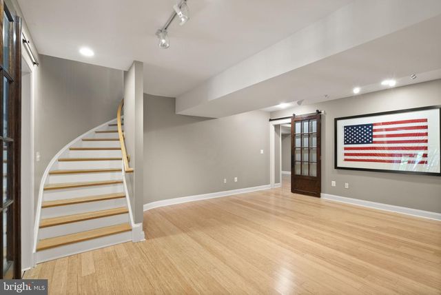 5033 HUNTWOOD MANOR DR, Fairfax, VA 22030
