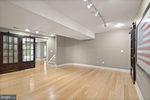 5033 HUNTWOOD MANOR DR, Fairfax, VA 22030