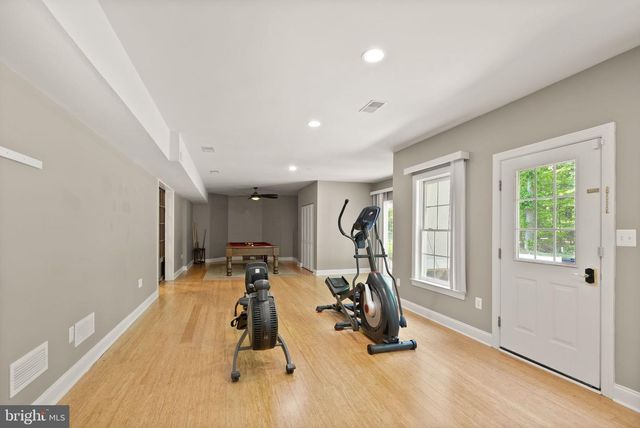 5033 HUNTWOOD MANOR DR, Fairfax, VA 22030