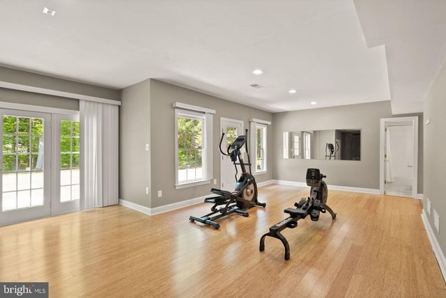 5033 HUNTWOOD MANOR DR, Fairfax, VA 22030