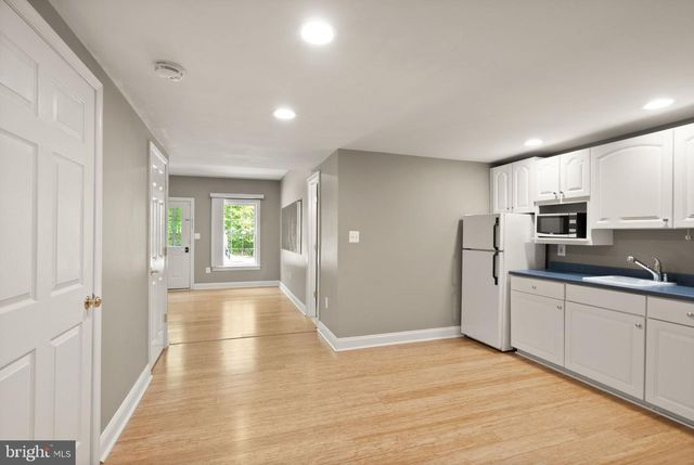 5033 HUNTWOOD MANOR DR, Fairfax, VA 22030