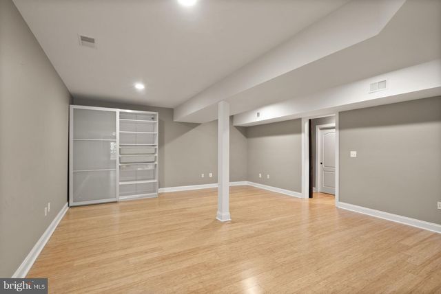 5033 HUNTWOOD MANOR DR, Fairfax, VA 22030