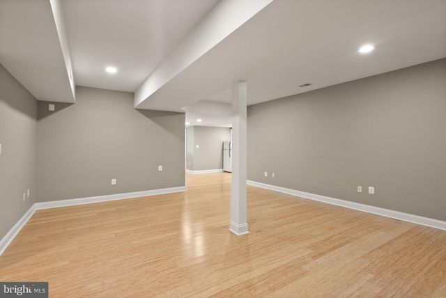 5033 HUNTWOOD MANOR DR, Fairfax, VA 22030