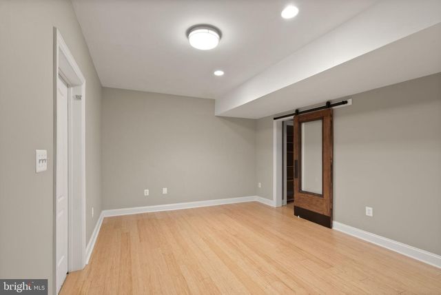 5033 HUNTWOOD MANOR DR, Fairfax, VA 22030