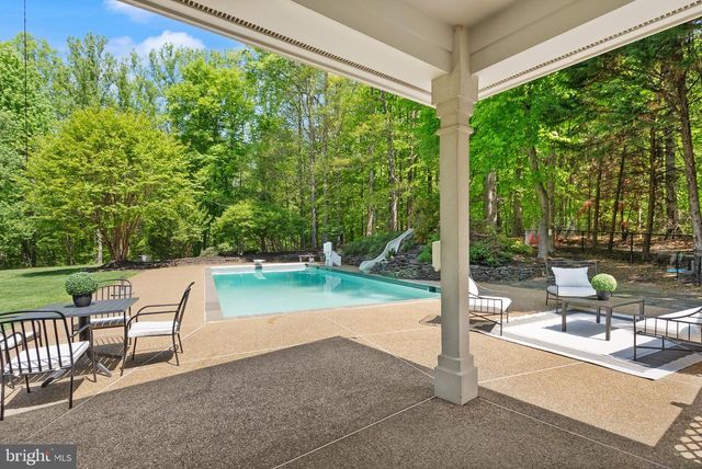 5033 HUNTWOOD MANOR DR, Fairfax, VA 22030