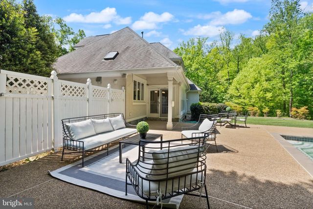 5033 HUNTWOOD MANOR DR, Fairfax, VA 22030