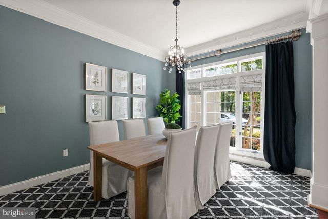 5033 HUNTWOOD MANOR DR, Fairfax, VA 22030
