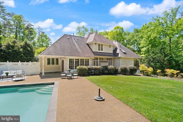 5033 HUNTWOOD MANOR DR, Fairfax, VA 22030