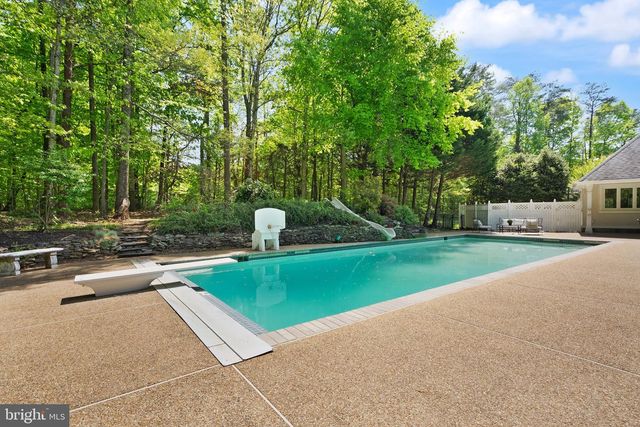5033 HUNTWOOD MANOR DR, Fairfax, VA 22030