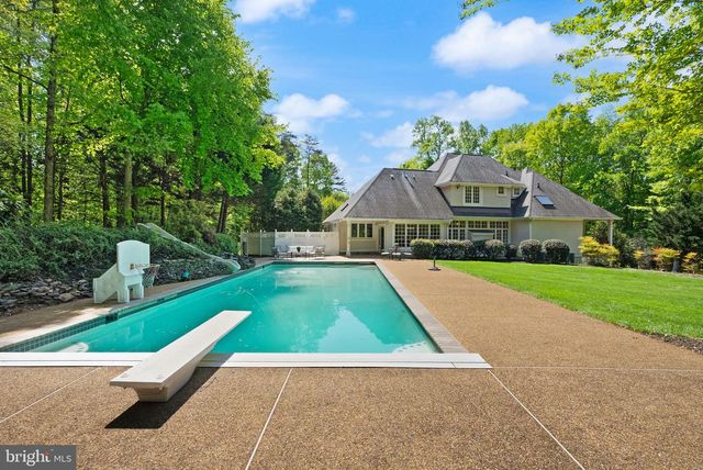 5033 HUNTWOOD MANOR DR, Fairfax, VA 22030