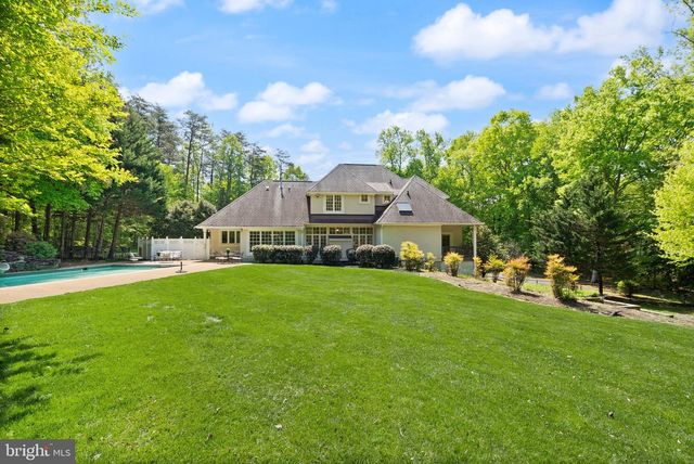 5033 HUNTWOOD MANOR DR, Fairfax, VA 22030