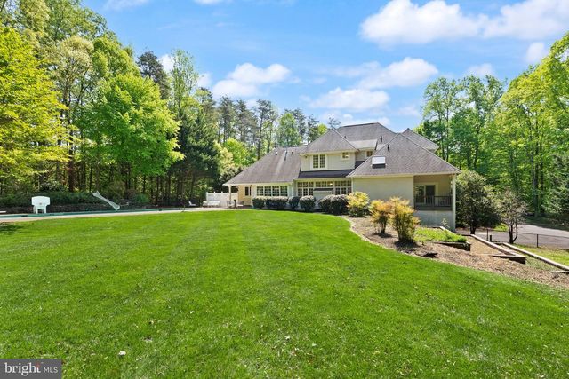 5033 HUNTWOOD MANOR DR, Fairfax, VA 22030