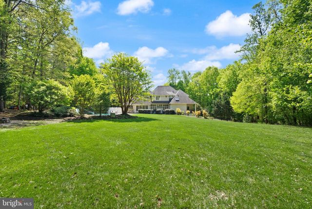 5033 HUNTWOOD MANOR DR, Fairfax, VA 22030