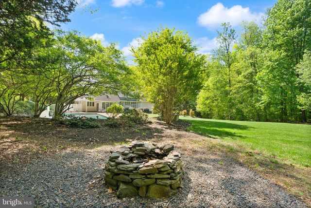 5033 HUNTWOOD MANOR DR, Fairfax, VA 22030
