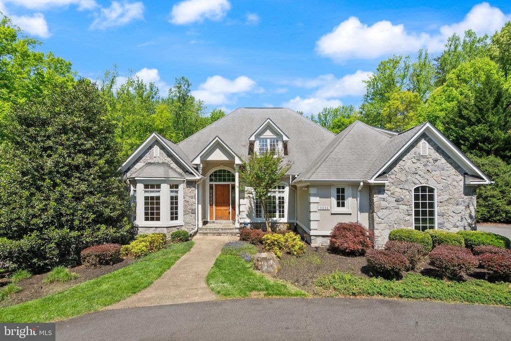 5033 HUNTWOOD MANOR DR, Fairfax, VA 22030