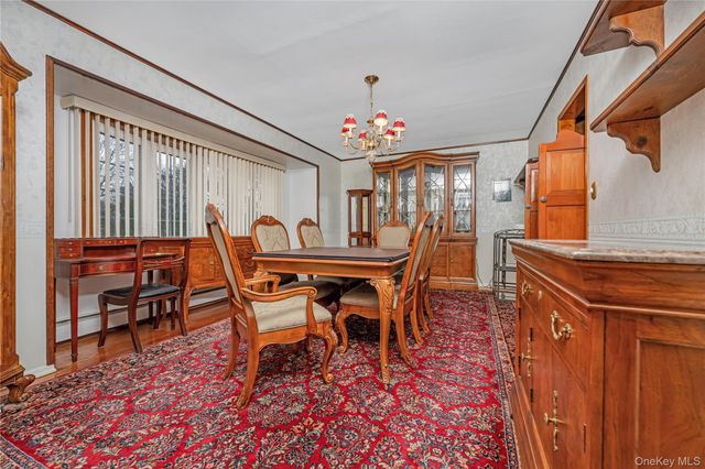 4 Danville Court, Greenlawn, NY 11740