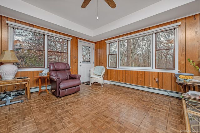 4 Danville Court, Greenlawn, NY 11740