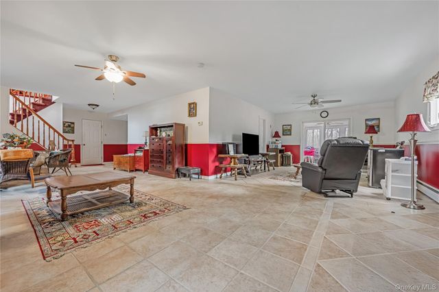 4 Danville Court, Greenlawn, NY 11740