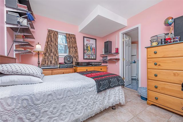 4 Danville Court, Greenlawn, NY 11740