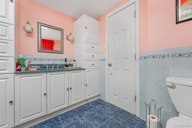 4 Danville Court, Greenlawn, NY 11740