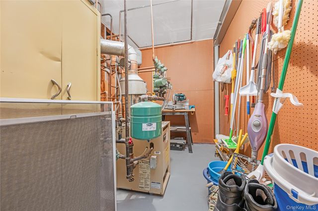 4 Danville Court, Greenlawn, NY 11740