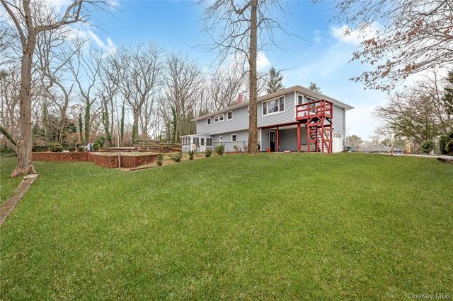 4 Danville Court, Greenlawn, NY 11740