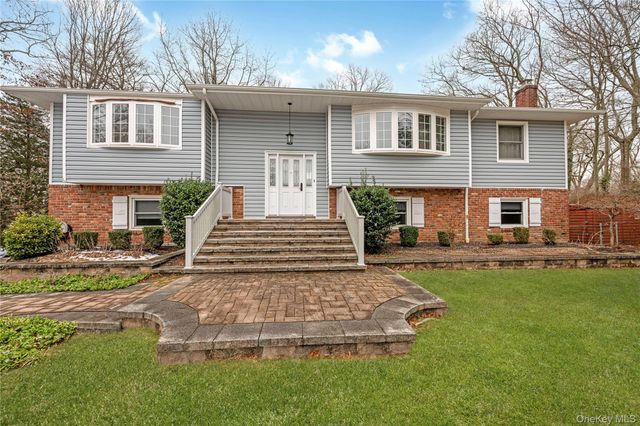 4 Danville Court, Greenlawn, NY 11740