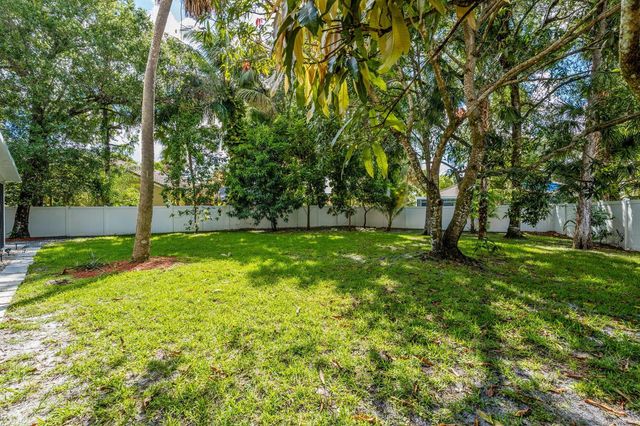 5304 NW 66th Avenue, Lauderhill, FL 33319